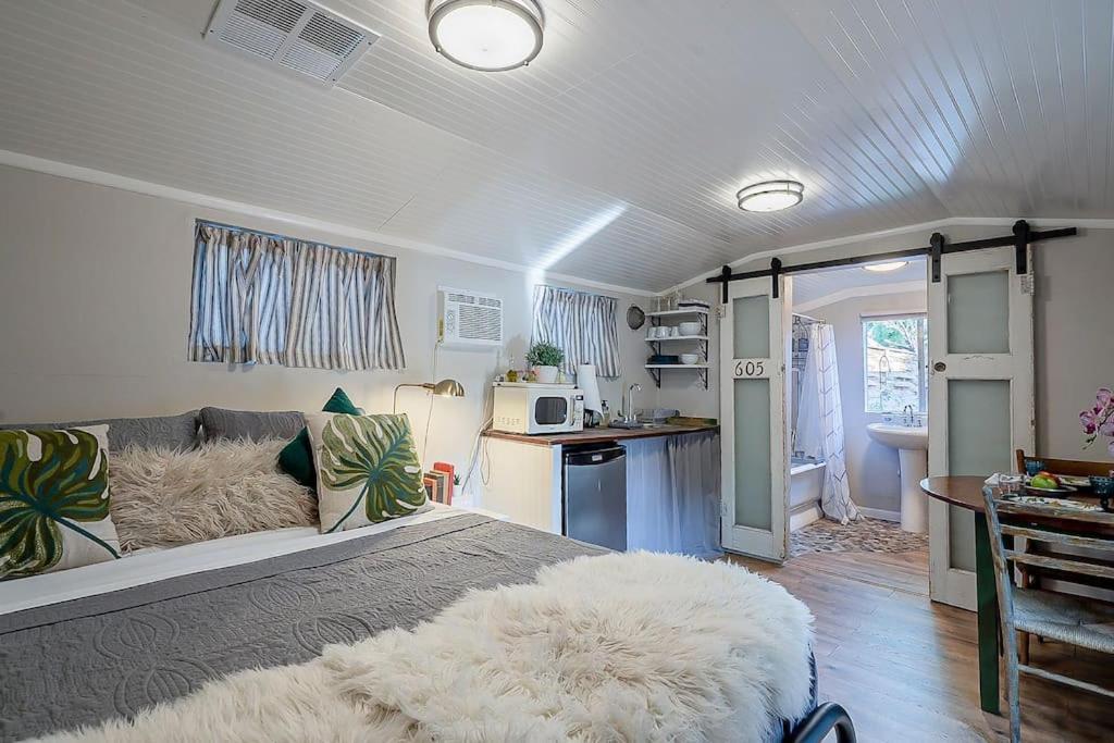 Cute Peaceful Tiny House Getaway W Backyard - Low Summer Rates! Tucson Exterior photo