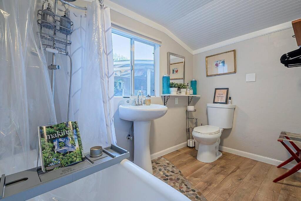 Cute Peaceful Tiny House Getaway W Backyard - Low Summer Rates! Tucson Exterior photo